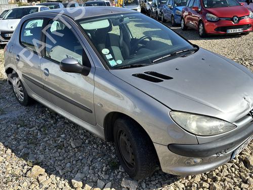 Brugte PEUGEOT 206 Hatchback (2A/C) 1.4 i (75 hp) 4243596