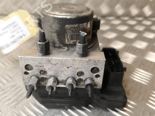 Used ABS pump NISSAN JUKE (F15) 1.5 dCi (110 hp) 25442644