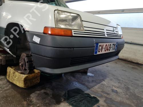 Used Front bumper RENAULT SUPER 5 (B/C40_) 1.4 Cat (B/C/407) (58 hp) 31054092