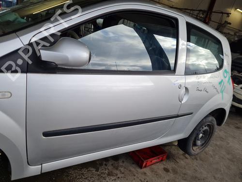 Used Left front door RENAULT TWINGO II (CN0_) 1.2 16V (CN04, CN0B) (75 hp) 30079677