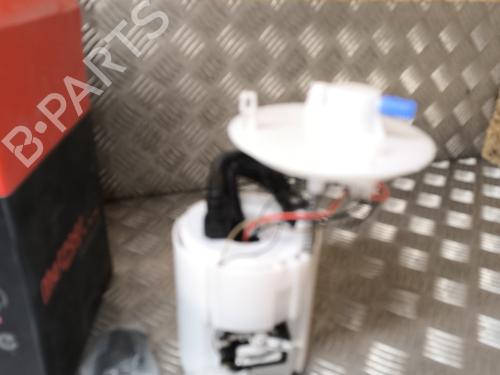 Used Fuel pump KIA VENGA (YN) 1.6 CVVT (125 hp) 30546569