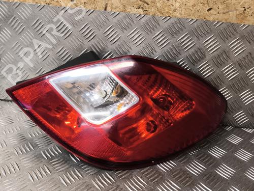 Używane Lampa tylna prawa OPEL CORSA D (S07) 1.2 (L08, L68) (80 hp) 24353912