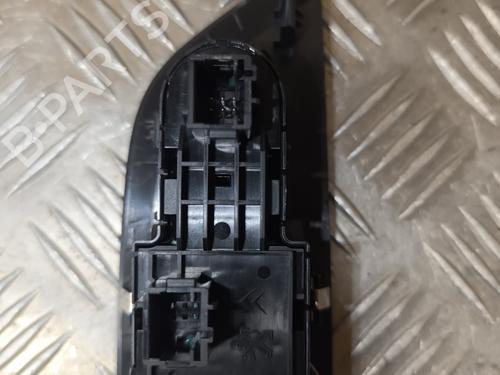 Left front window switch PEUGEOT 208 II (UB_, UP_, UW_, UJ_) 1.2 PureTech 75 | BP27641744I27