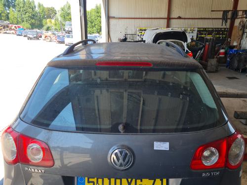 Bakluke CC/Kombi-Kupé VW PASSAT B6 Variant (3C5) 2.0 TDI 16V (140 hp) 27214287