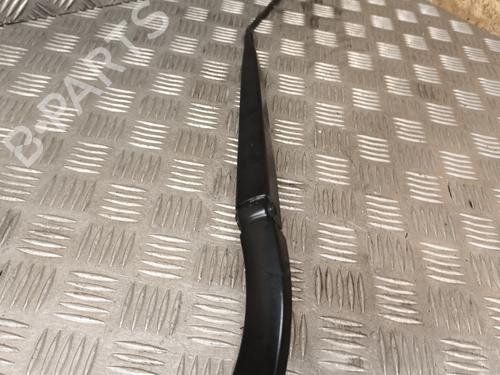 Used Front windshield wiper arm RENAULT MEGANE IV Hatchback (B9A/M/N_) 1.5 Blue dCi 115 (B9A6) (116 hp) 25277584