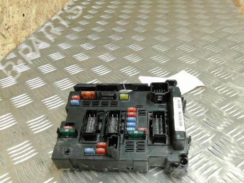Used Fuse box PEUGEOT 307 (3A/C) 1.6 HDi 110 (109 hp) 21749655