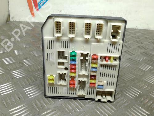 Used Fuse box RENAULT MEGANE III Hatchback (BZ0/1_, B3_) 1.5 dCi (106 hp) 21735371
