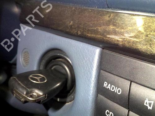 Used Card reader MERCEDES-BENZ E-CLASS (W211) E 270 CDI (211.016) (177 hp) 21981273