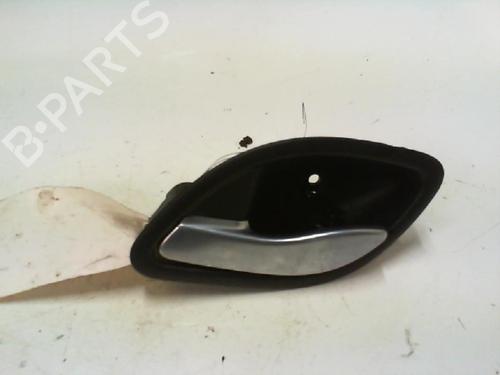 Venstre foran invendig håndtak RENAULT LAGUNA II (BG0/1_) 2.0 16V (BG00, BG0K, BG0P, BG0W) (135 hp) 21974703