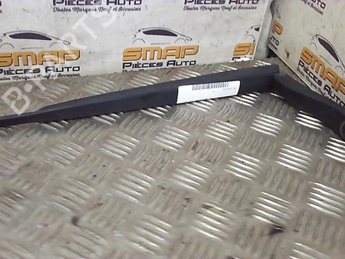 Used Front windshield wiper arm RENAULT MEGANE III Coupe (DZ0/1_) 1.5 dCi (DZ09, DZ0D, DZ1F, DZ1G, DZ14, DZ29) (110 hp) 19884248