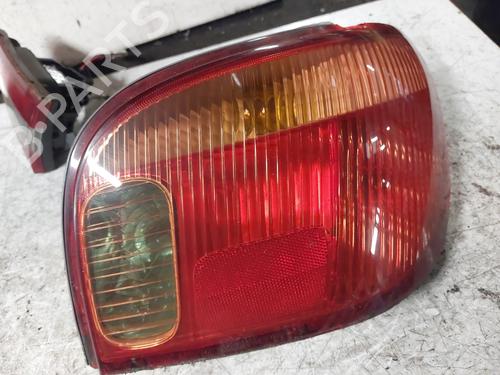 Højre baglygte TOYOTA YARIS (_P1_) 1.0 (SCP10_, SCP10R) (65 hp) 19886977