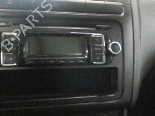 Used Radio VW POLO V (6R1, 6C1) 1.2 (70 hp) 19895606