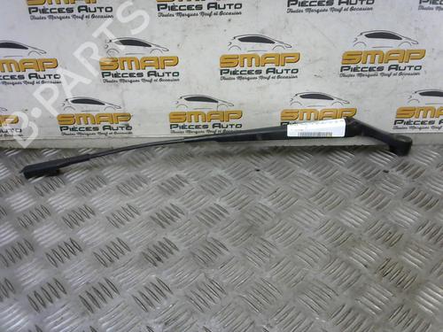 Used Front windshield wiper arm OPEL ZAFIRA / ZAFIRA FAMILY B (A05) 1.7 CDTI (M75) (125 hp) 19890963