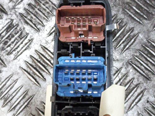 Used Left front window switch RENAULT CLIO III (BR0/1, CR0/1) [2005-2014]  19883048