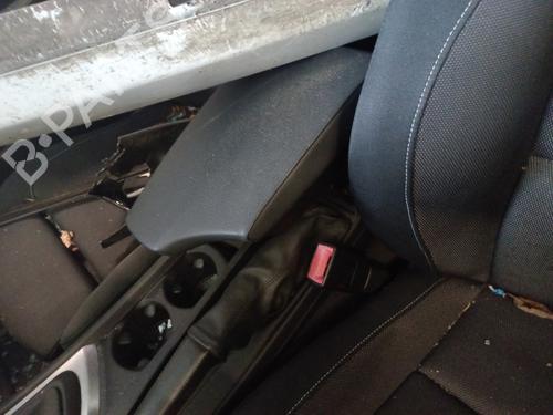 Used Armrest / Center console Armrest / Center console BMW 1 (E81) 118 i (143 hp) 29832863 29832863