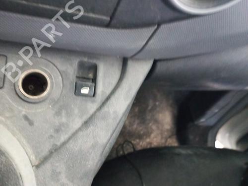 Used Right front window switch Right front window switch CITROËN BERLINGO Box Body/MPV (B9) 1.6 HDi / BlueHDi 75 (75 hp) 31045554 31045554