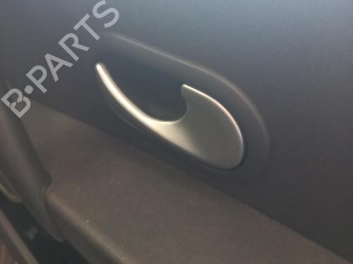 Høyre foran invendig håndtak RENAULT CLIO III (BR0/1, CR0/1) 1.5 dCi (BR17, CR17) (86 hp) 27608708