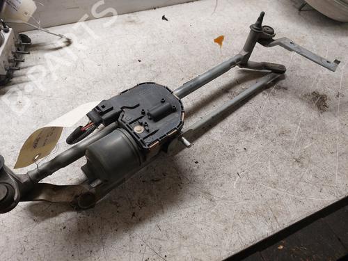 Used Front wiper motor VW GOLF VI (5K1) 1.6 TDI (105 hp) 21811861