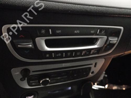 Used Climate control RENAULT MEGANE III Hatchback (BZ0/1_, B3_) 1.2 TCe (BZ2B, BZ11) (116 hp) 25221501