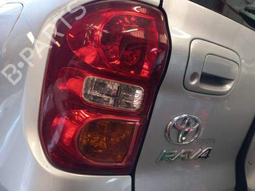 Venstre Baklys TOYOTA RAV 4 II (_A2_) 2.0 D 4WD (CLA20_, CLA21_, CLA20R, CLA21R) (116 hp) 27651354