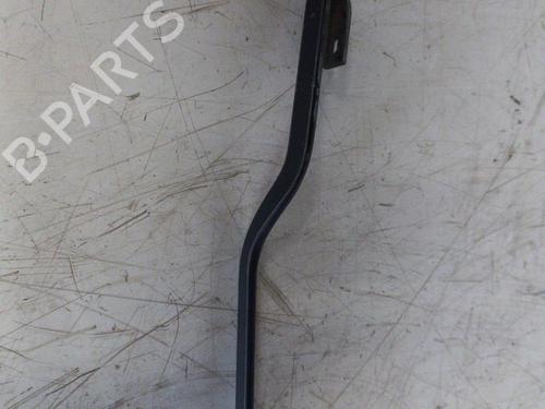 Used Front windshield wiper arm RENAULT CLIO I (B/C57_, 5/357_) 1.2 (B/C/S57A, B/C57S, 5/357F, 5/357J, 5/357L, 5/357R) (58 hp) 19897753