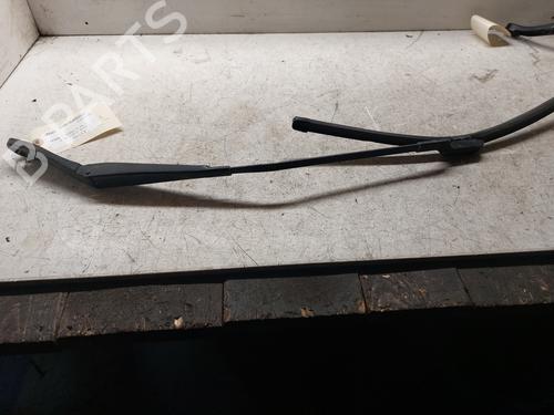 Front windshield wiper arm VOLVO V70 III (135)  31276003