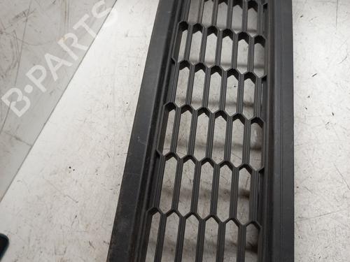 Used Grille VW POLO V (6R1, 6C1) 1.6 TDI (90 hp) 26029113