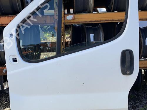 Used Left front door RENAULT TRAFIC II Van (FL) 1.9 dCi 80 (FL0B) (82 hp) 21976378