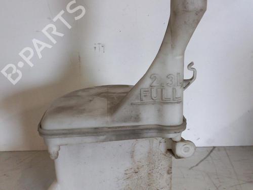 Used Windscreen washer tank TOYOTA YARIS (_P1_) 1.4 D-4D (NLP10_, NLP10R) (75 hp) 19882379