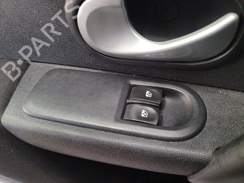Used Left front window switch RENAULT CLIO III (BR0/1, CR0/1) 1.2 16V (BR02, BR0J, BR11, CR02, CR0J, CR11) (75 hp) 20300686