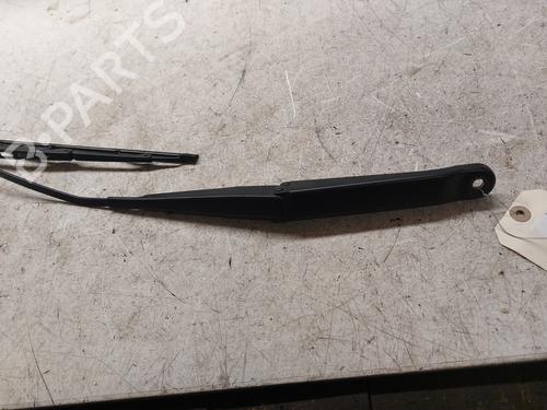Used Front windshield wiper arm FIAT PUNTO (188_) 1.2 60 (188.030, .050, .130, .150, .230, .250) (60 hp) 25290408
