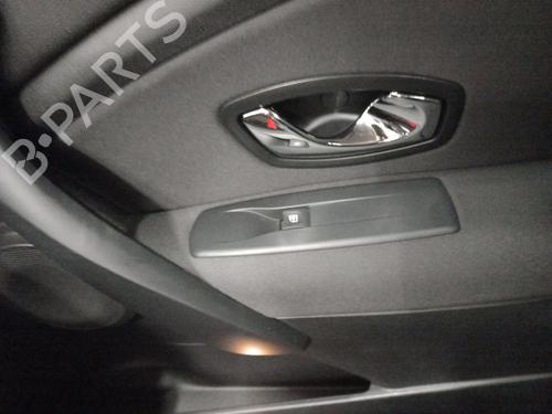 Used Right front window switch Right front window switch RENAULT MEGANE III Hatchback (BZ0/1_, B3_) 1.2 TCe (BZ2B, BZ11) (116 hp) 25221503 25221503