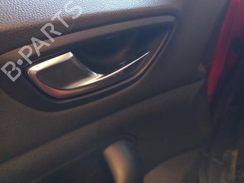 Poignée intérieure avant gauche RENAULT MEGANE IV Hatchback (B9A/M/N_) 1.2 TCe 130 (B9MR) (130 hp) 25595146