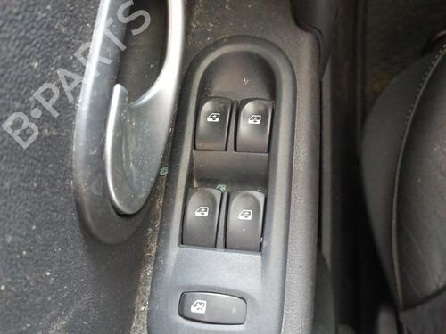 Used Left front window switch RENAULT CLIO III (BR0/1, CR0/1) 1.5 dCi (C/BR0G, C/BR1G) (68 hp) 27982287
