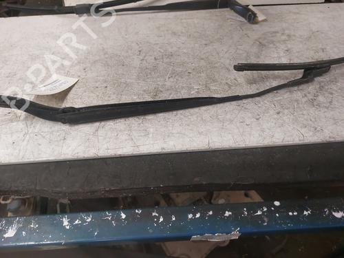 Used Front windshield wiper arm PEUGEOT 208 II (UB_, UP_, UW_, UJ_) 1.5 BlueHDI 100 (102 hp) 24501534