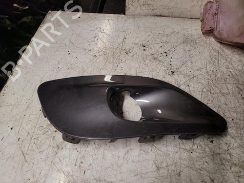 Used Grille PEUGEOT 308 II (LB_, LP_, LW_, LH_, L3_) 1.2 THP 110 (110 hp) 21995852
