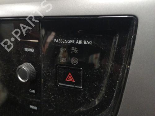 Used Warning switch VW POLO VI (AW1, BZ1, AE1) 1.0 TSI (95 hp) 23774461