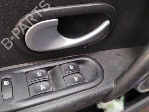 Used Front left interior door handle RENAULT CLIO III (BR0/1, CR0/1) 1.5 dCi (BR0H, CR0H, CR1S, BR1S) (106 hp) 21811812