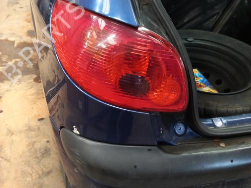 Venstre baglygte PEUGEOT 206 Hatchback (2A/C) 1.1 i (60 hp) 26618554