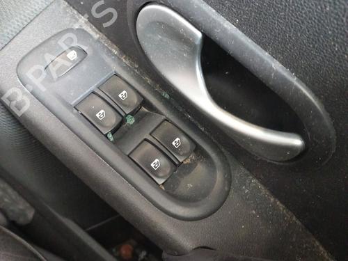 Used Front left interior door handle RENAULT CLIO III (BR0/1, CR0/1) 1.5 dCi (C/BR0G, C/BR1G) (68 hp) 27982293