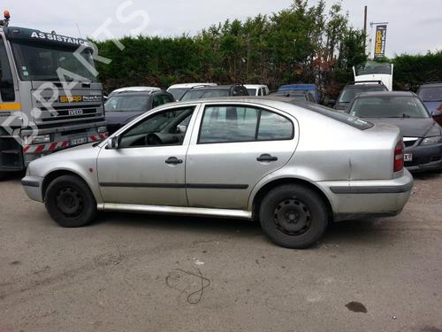 Right taillight SKODA OCTAVIA I (1U2) 1.6 | BP19899932C35 