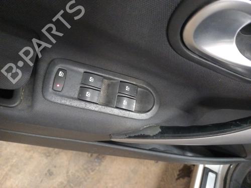 Used Left front window switch RENAULT MEGANE II (BM0/1_, CM0/1_) 1.6 16V (112 hp) 24318498