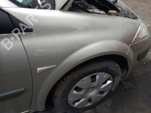 Używane Błotnik przedni prawy RENAULT MEGANE II (BM0/1_, CM0/1_) 1.4 16V (BM0B, CM0B) (98 hp) 27382681