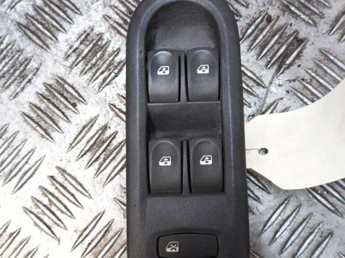 Used Left front window switch RENAULT CLIO III (BR0/1, CR0/1) [2005-2014]  19883674