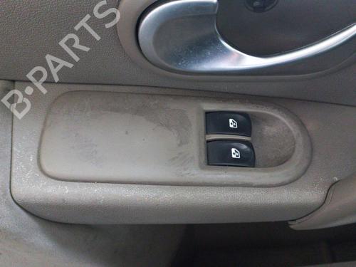 Used Left front window switch RENAULT CLIO III (BR0/1, CR0/1) 1.5 dCi (BR17, CR17) (86 hp) 21984247