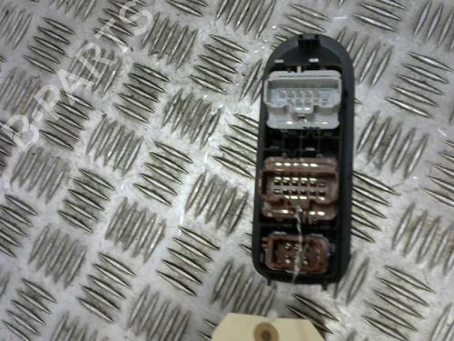 Used Left front window switch RENAULT MEGANE II Estate (KM0/1_) [2003-2012]  19898557