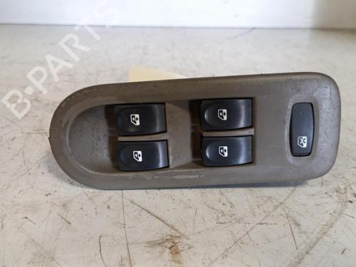 Used Left front window switch RENAULT CLIO III (BR0/1, CR0/1) 1.5 dCi (BR17, CR17) (86 hp) 19893779