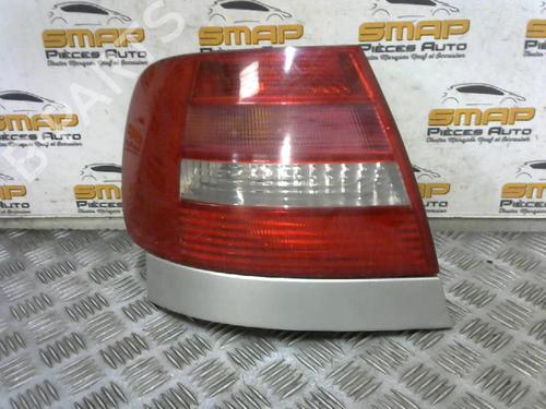 Venstre baglygte AUDI A4 B5 (8D2) 1.9 TDI (116 hp) 19898578