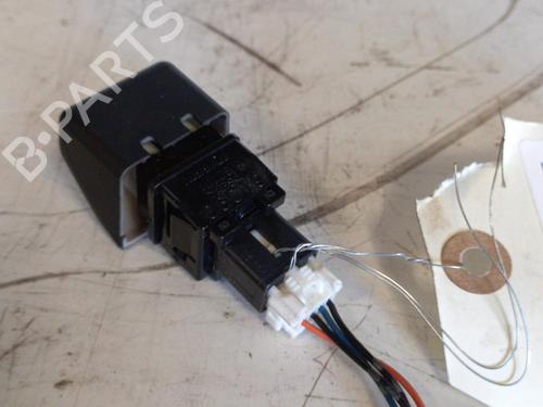Used Warning switch NISSAN MICRA III (K12) 1.2 16V (65 hp) 19898400