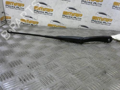 Used Front windshield wiper arm DACIA DUSTER (HS_) [2010-2018]  19898831